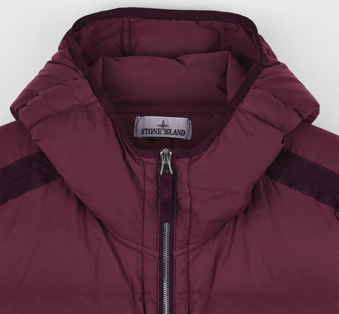 [S급] 스톤 아일랜드 심리스 터널 나일론 다운 자켓 버건디 판매합니다! 상품이미지3