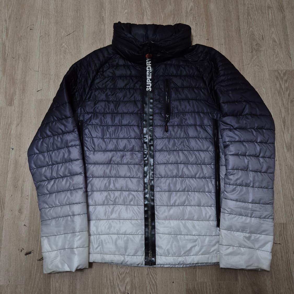 슈퍼드라이 재팬 그라데이션 파워 페이드 경량패딩 자켓 L(100) 상품이미지1