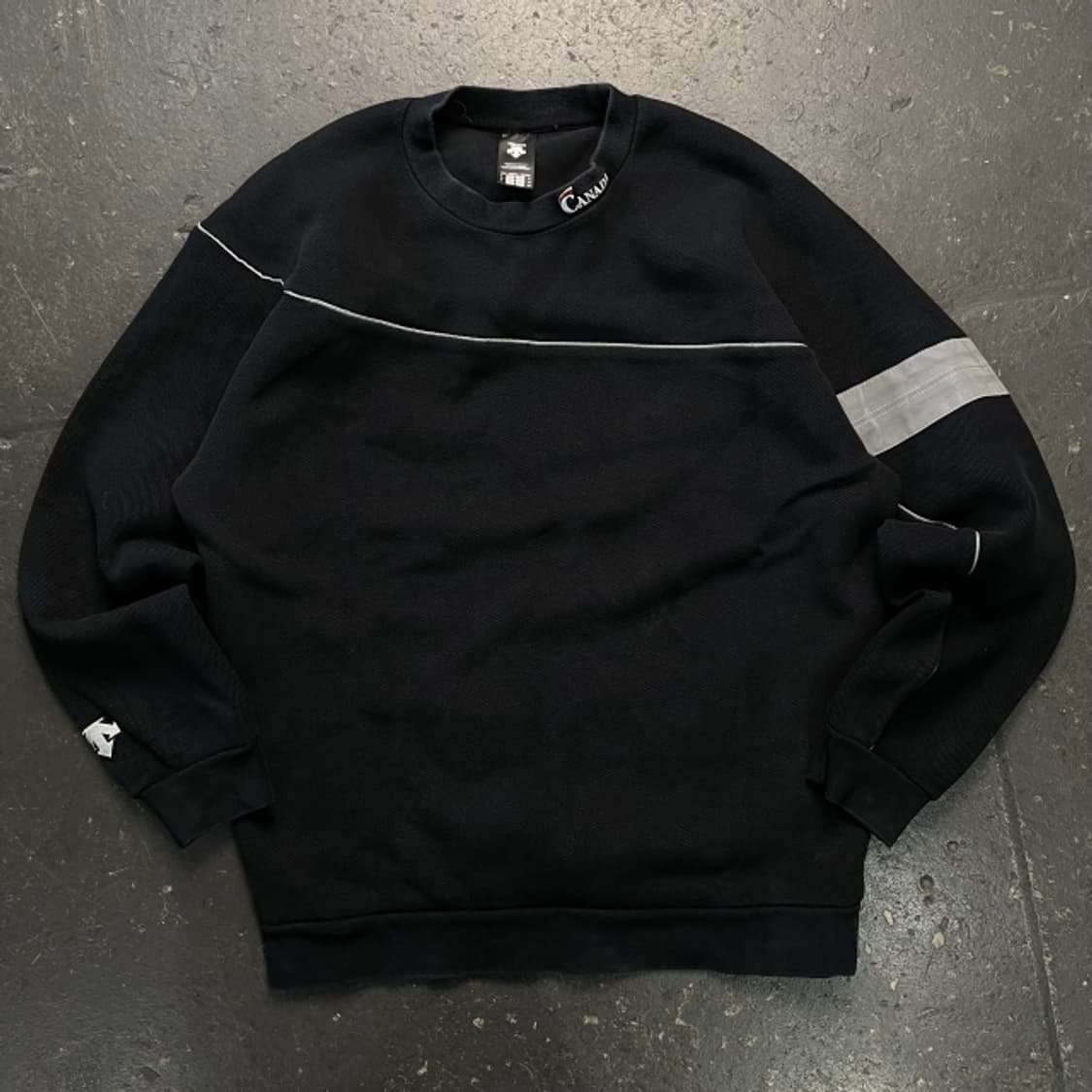 100 데상트 캐나다 맨투맨 상품이미지1