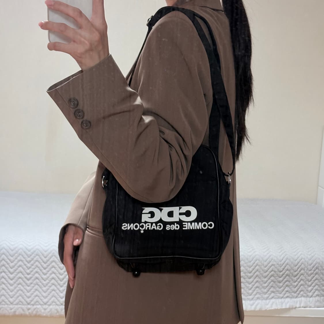 꼼데가르송 CDG 로고 스퀘어 숄더백 블랙 상품이미지1