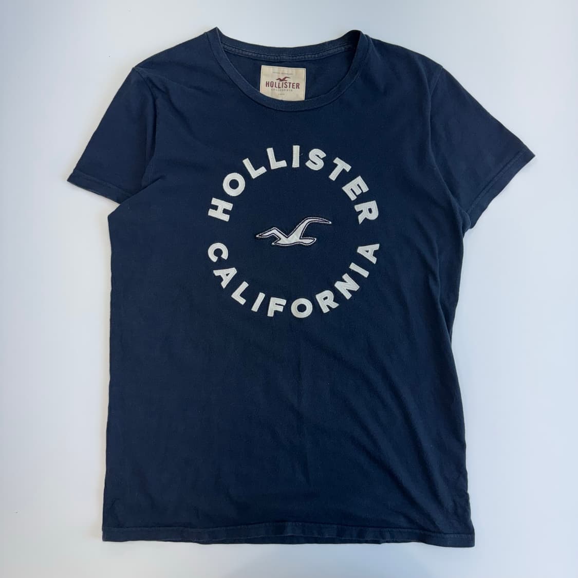 Hollister 홀리스터 스펠아웃 로고 네이비 반팔  상품이미지3