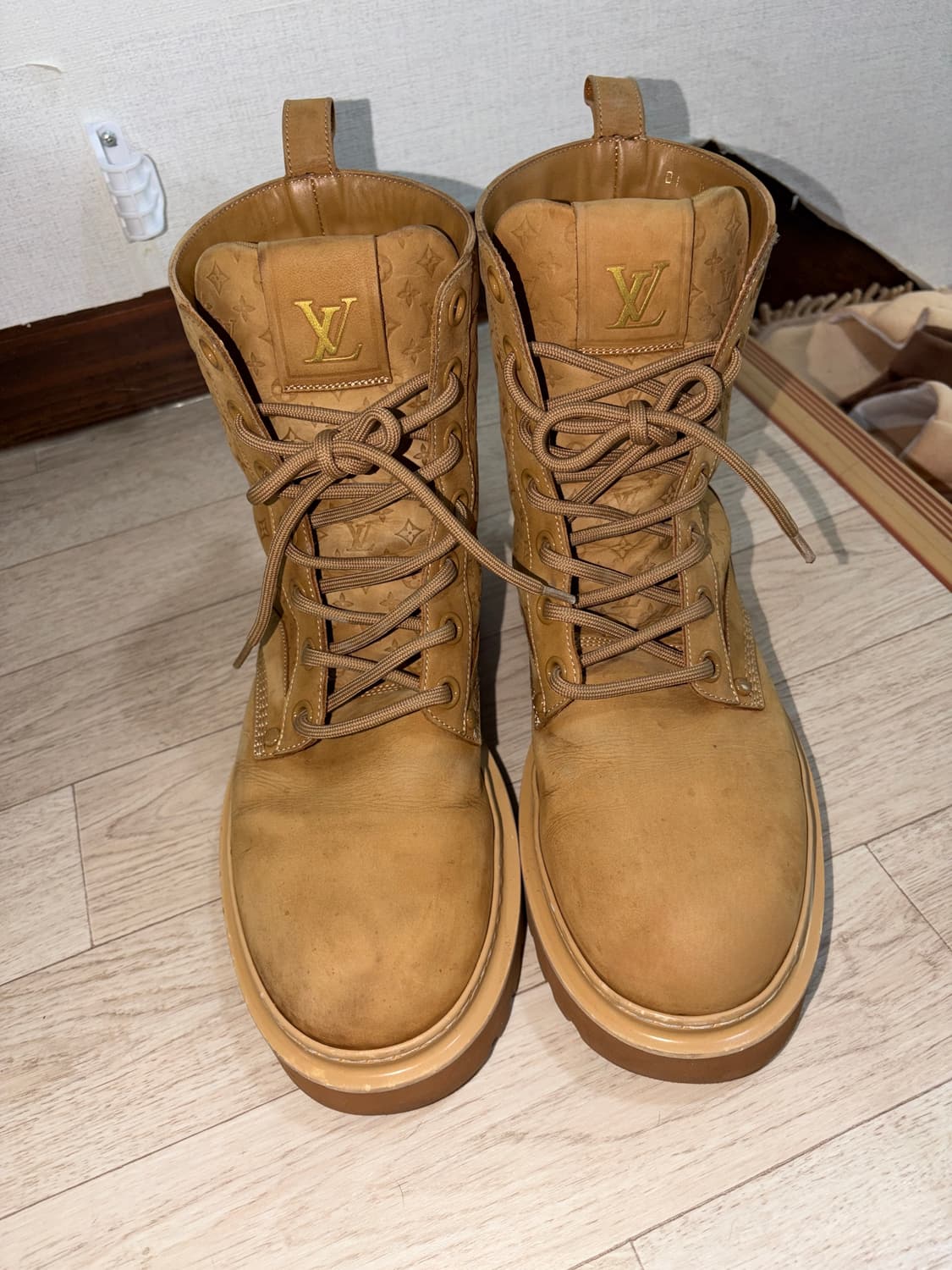 루이비통 LV 레인저 부츠 베이지 9.5사이즈 상품이미지6