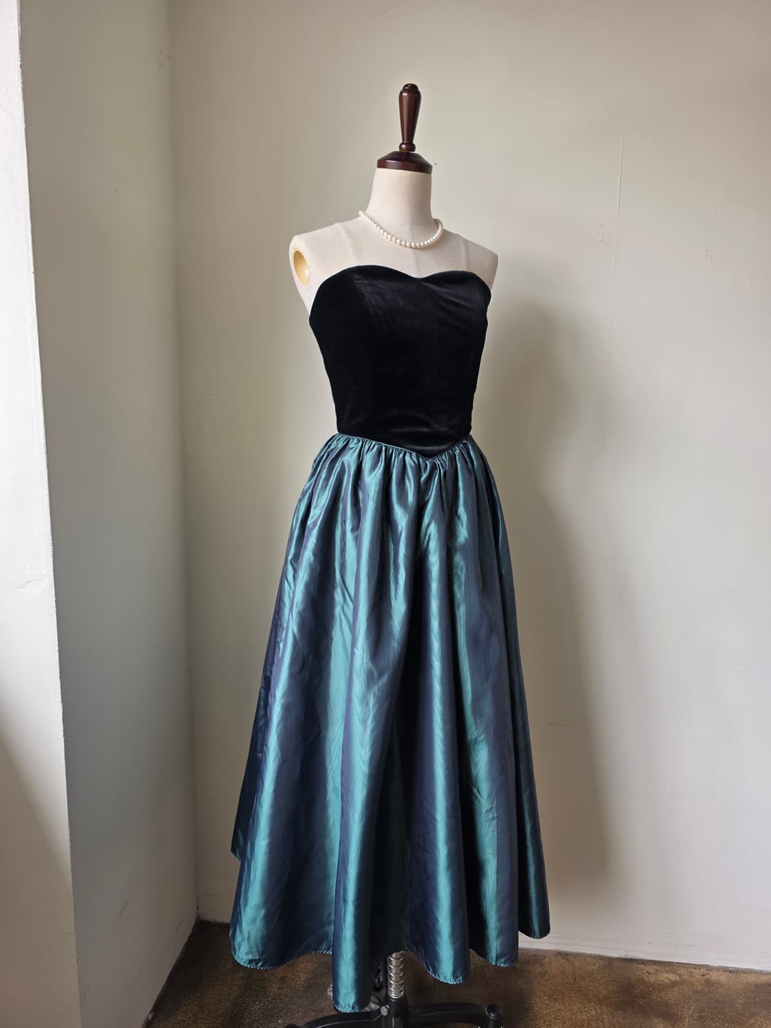 로라애슐리 벨벳 튜브탑 드레스 상품이미지2