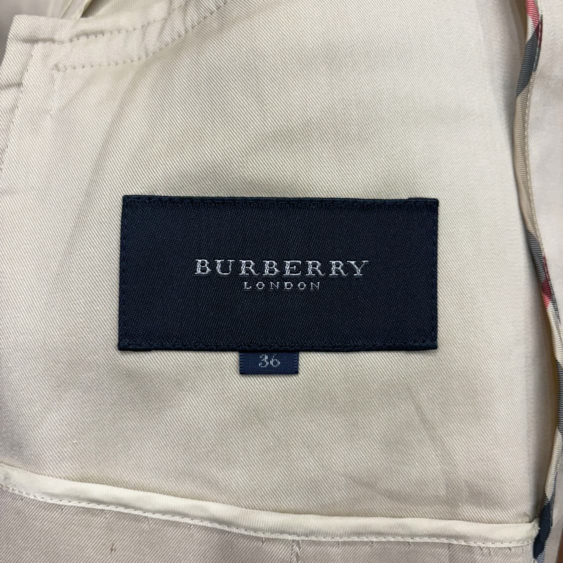 버버리 런던 코튼 블레이저 싱글 브레스티드 노치드 라펠 디테일 아이보리 상품이미지8