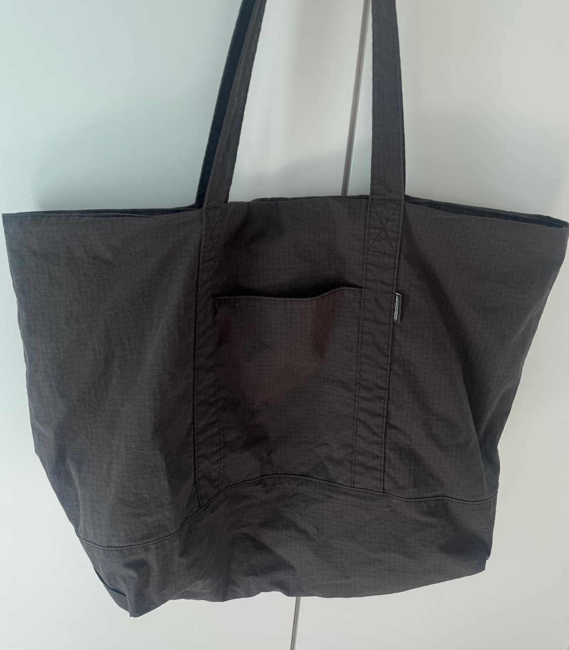 999휴머니티 AV BIG TOTE BAG 빅 토트백 워시드차콜 상품이미지3