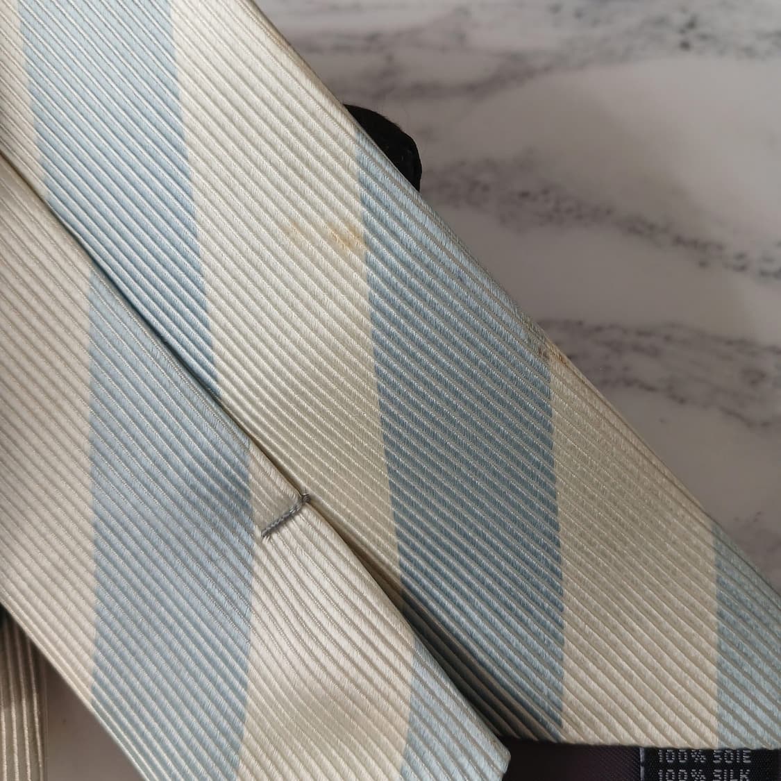 지안프랑코 페레 실크 블루 스트라이프 넥타이 9cm B등급 E910
 상품이미지7