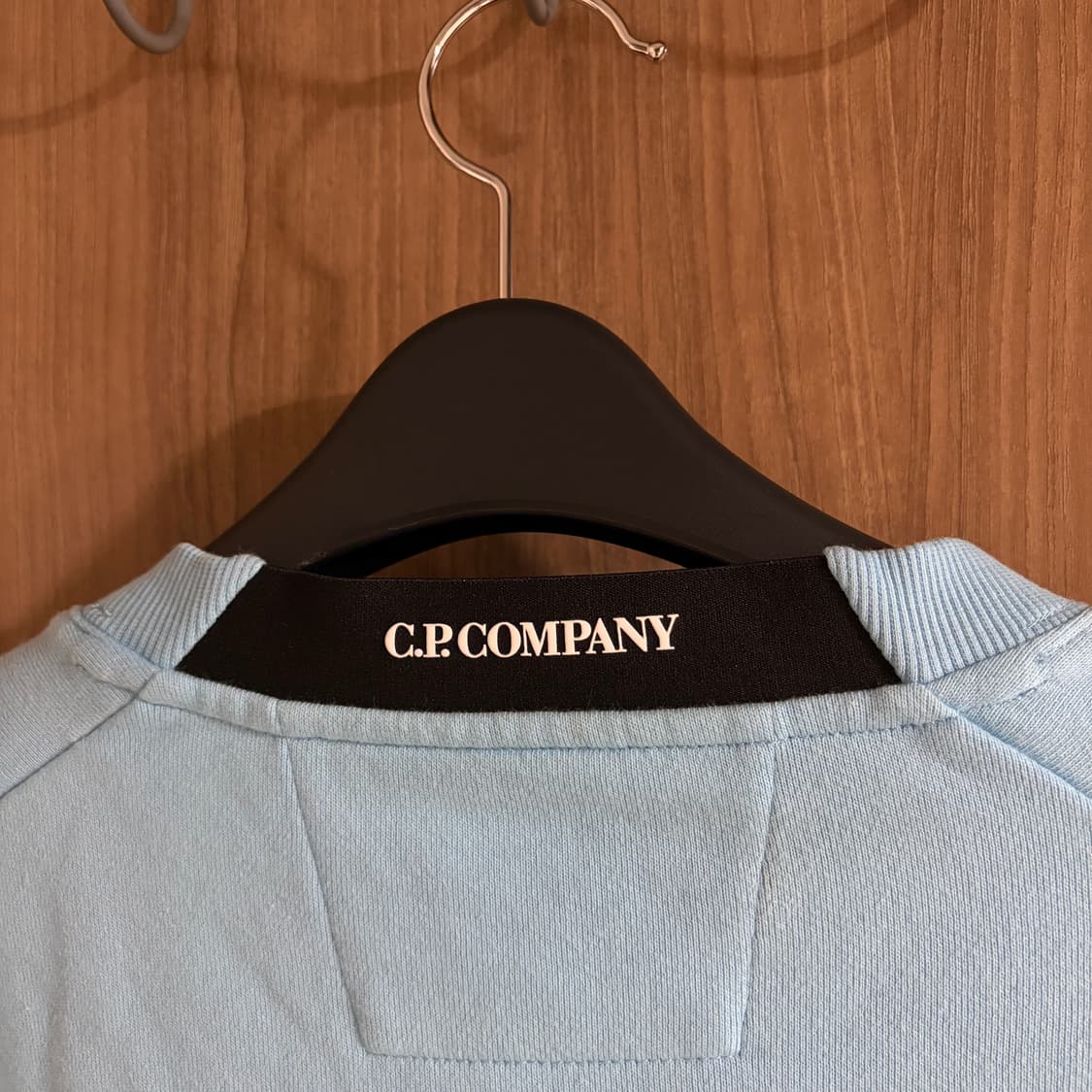 새상품(XL)씨피컴퍼니 CP컴퍼니 렌즈 와펜 크루넥 맨투맨 스카이 상품이미지5