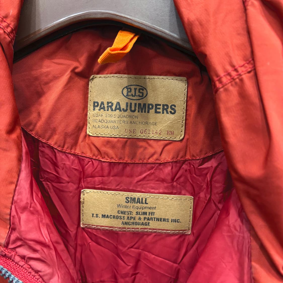 파라점퍼스 다운 패딩 점퍼 지퍼 포켓 후드 스트링 디테일 레귤러핏 오렌지 상품이미지8