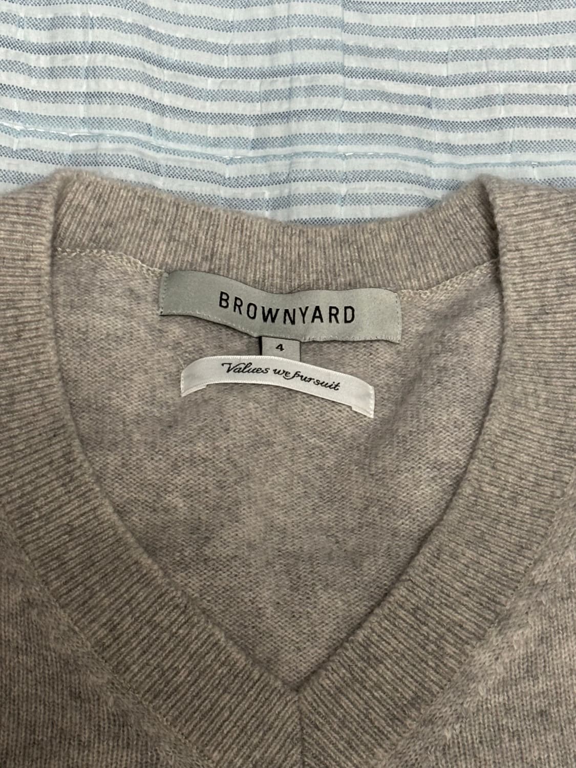 브라운야드 엑스트라 슈퍼파인 울 브이넥 니트 라이트그레이-4사이즈 상품이미지2