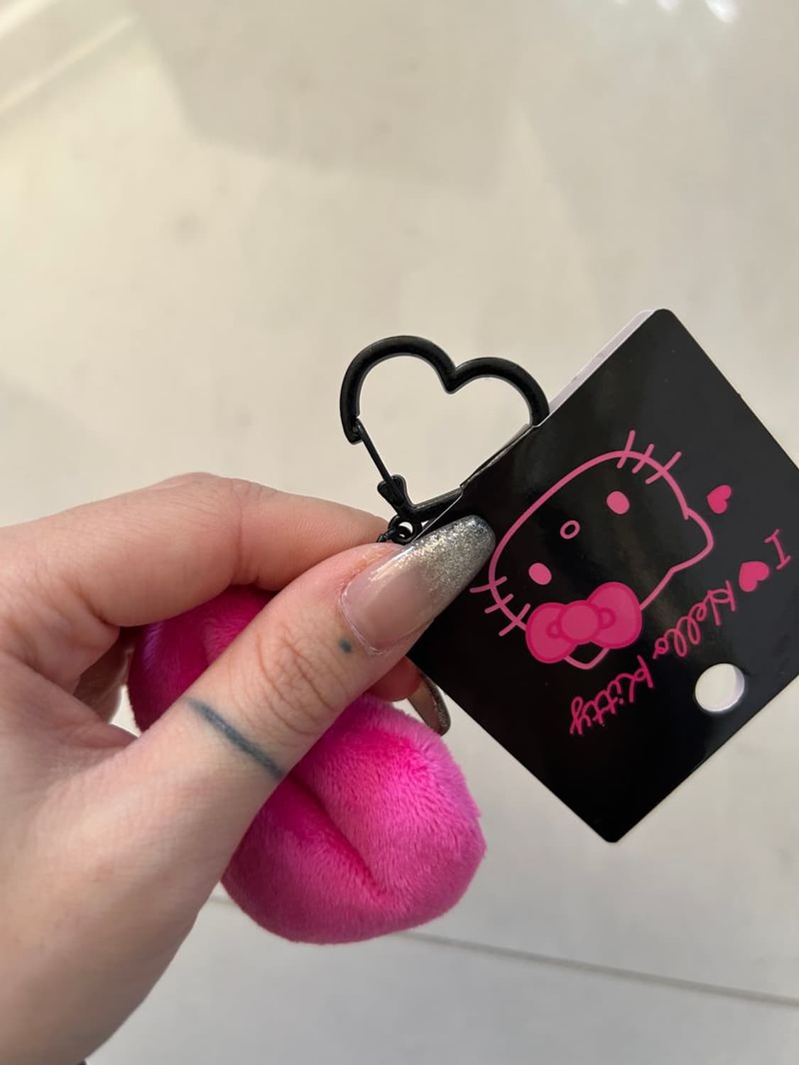 HELLO KITTY RIBBON KEYCHAIN 헬로 키티 리본 키체인 상품이미지3