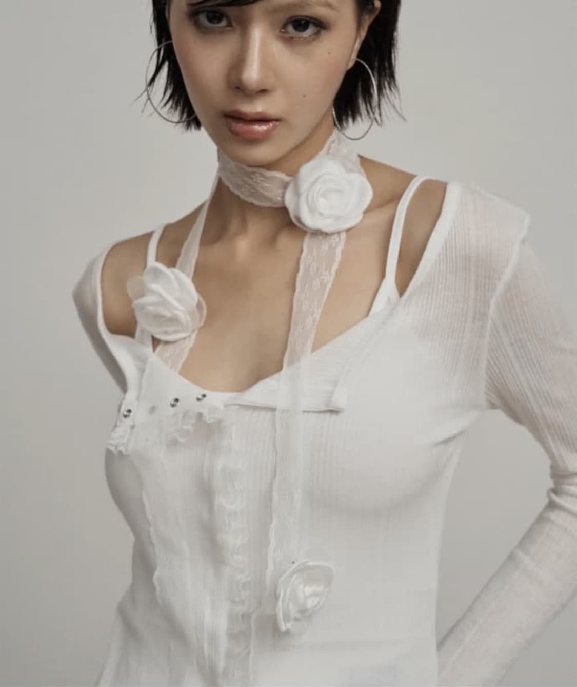 일리오 화이트 플라워 멀티 스트랩 상품이미지1