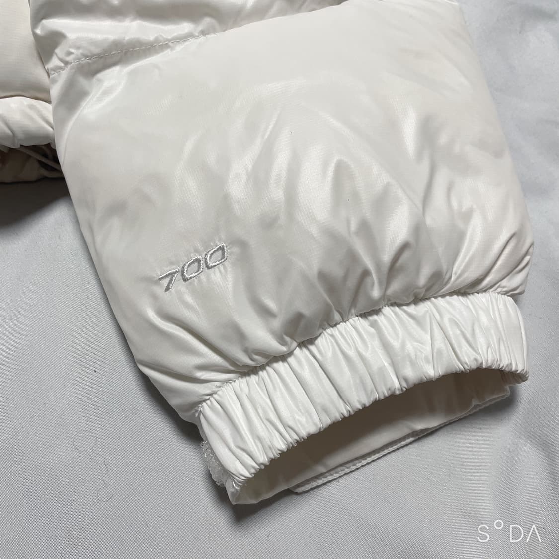 노스페이스 700 화이트/블랙 크롭 패딩 상품이미지6