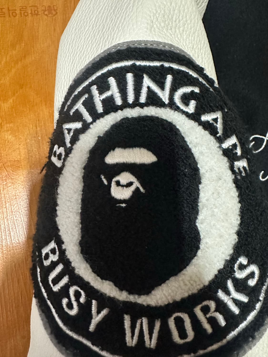 베이프 네이버후드 바시티 검흰 상품이미지3