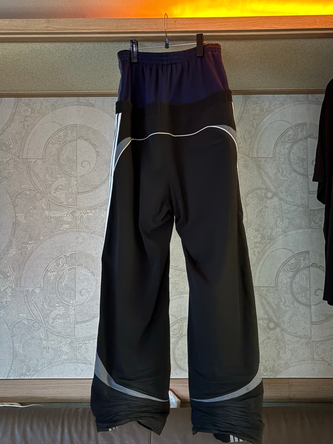 발렌시아가 컷 업 트랙수트 팬츠 블랙 Winter 24 상품이미지6