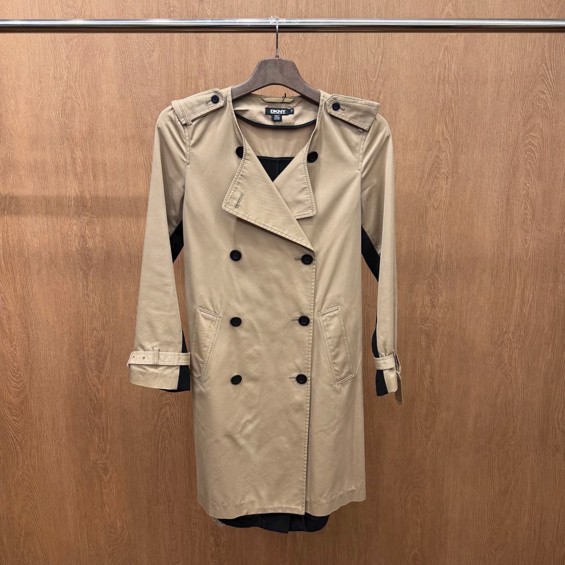 도나카란 뉴욕 트렌치 코트 더블 브레스티드벨트 스트랩 디테일 베이지 상품이미지2