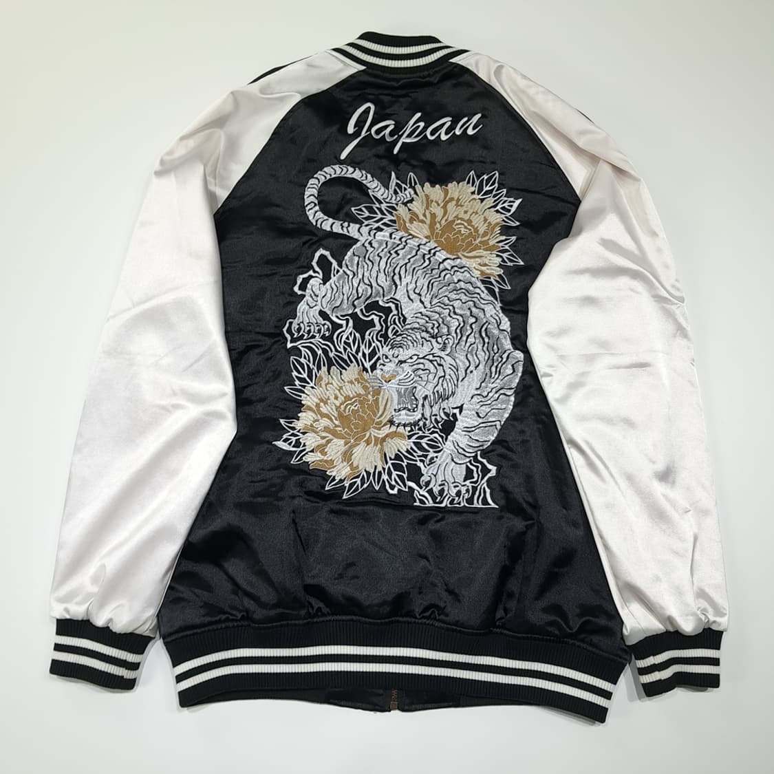 CL555 XL 로그 00s 새틴 블랙 화이트 백호 스카잔 자켓 상품이미지5