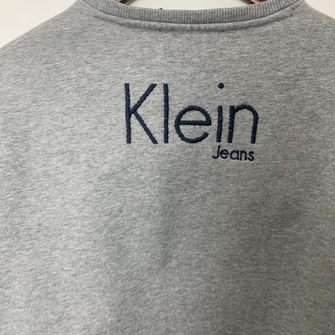 캘빈클라인 스펠아웃 그레이 맨투맨  상품이미지6