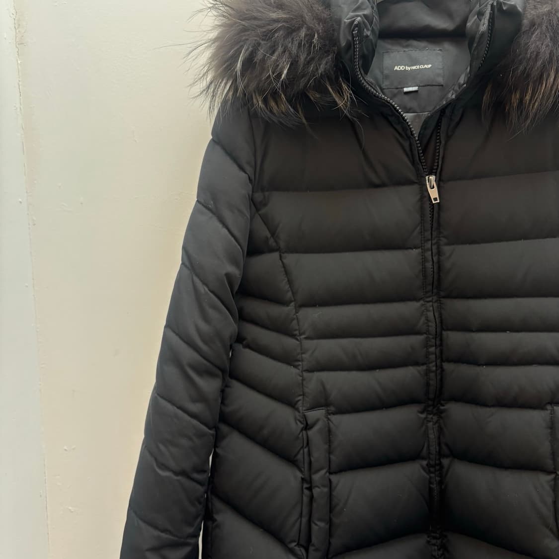 ADD BY NICE CLAUP 다운 라쿤털 롱패딩 상품이미지3