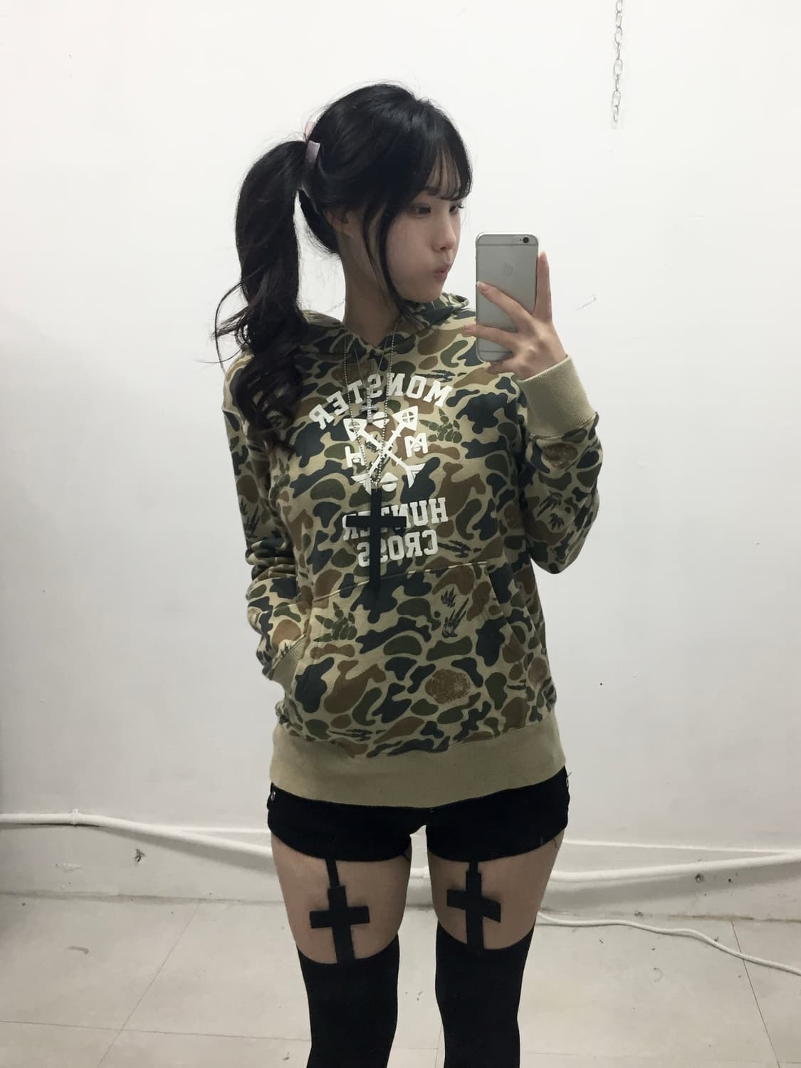 [UNIQLO] 유니클로 재팬 몬스터헌터 콜라보 카모 후드티 상품이미지1