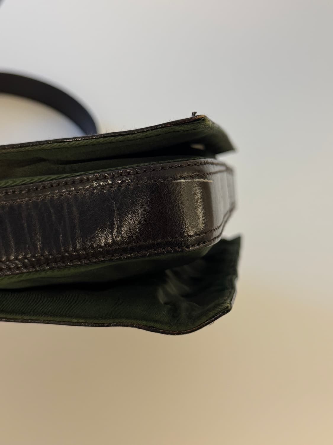 PRADA(프라다) 트라이앵글 크로스바디백 상품이미지7