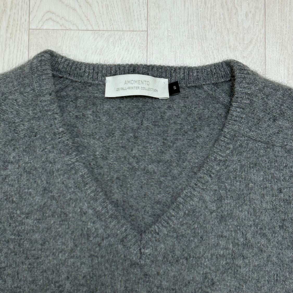 아모멘토 라쿤 브이넥 니트 S 상품이미지1
