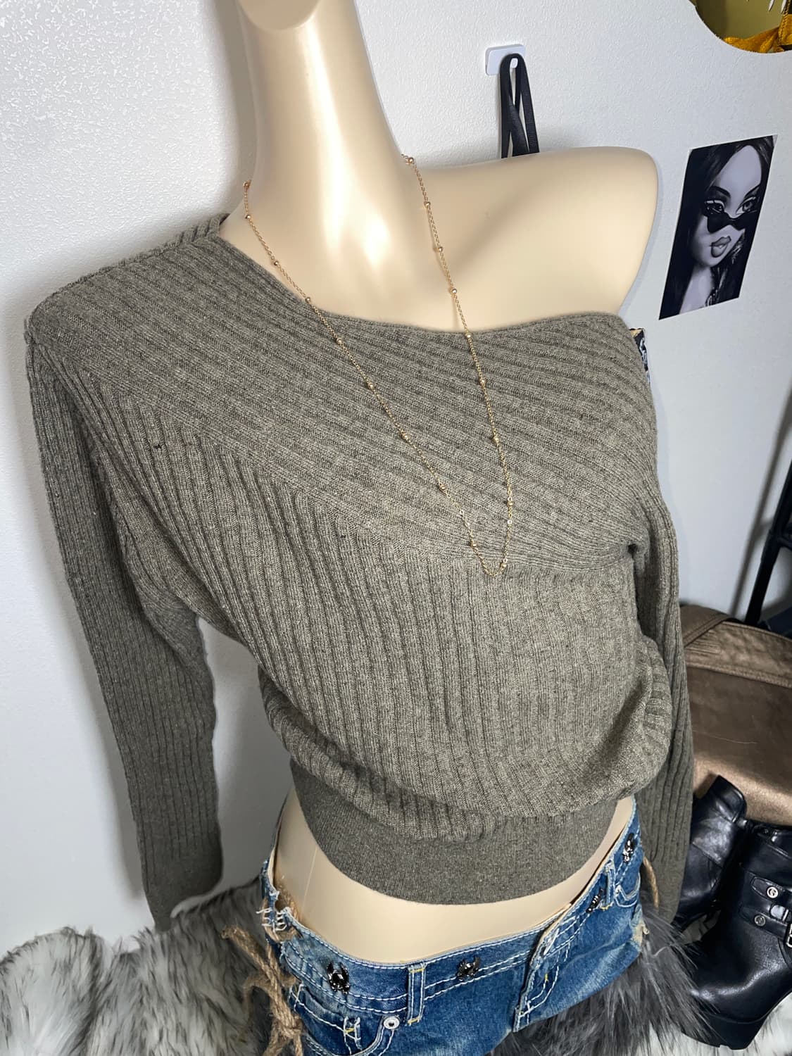 빈티지 원오프숄더 차콜 니트 상품이미지2