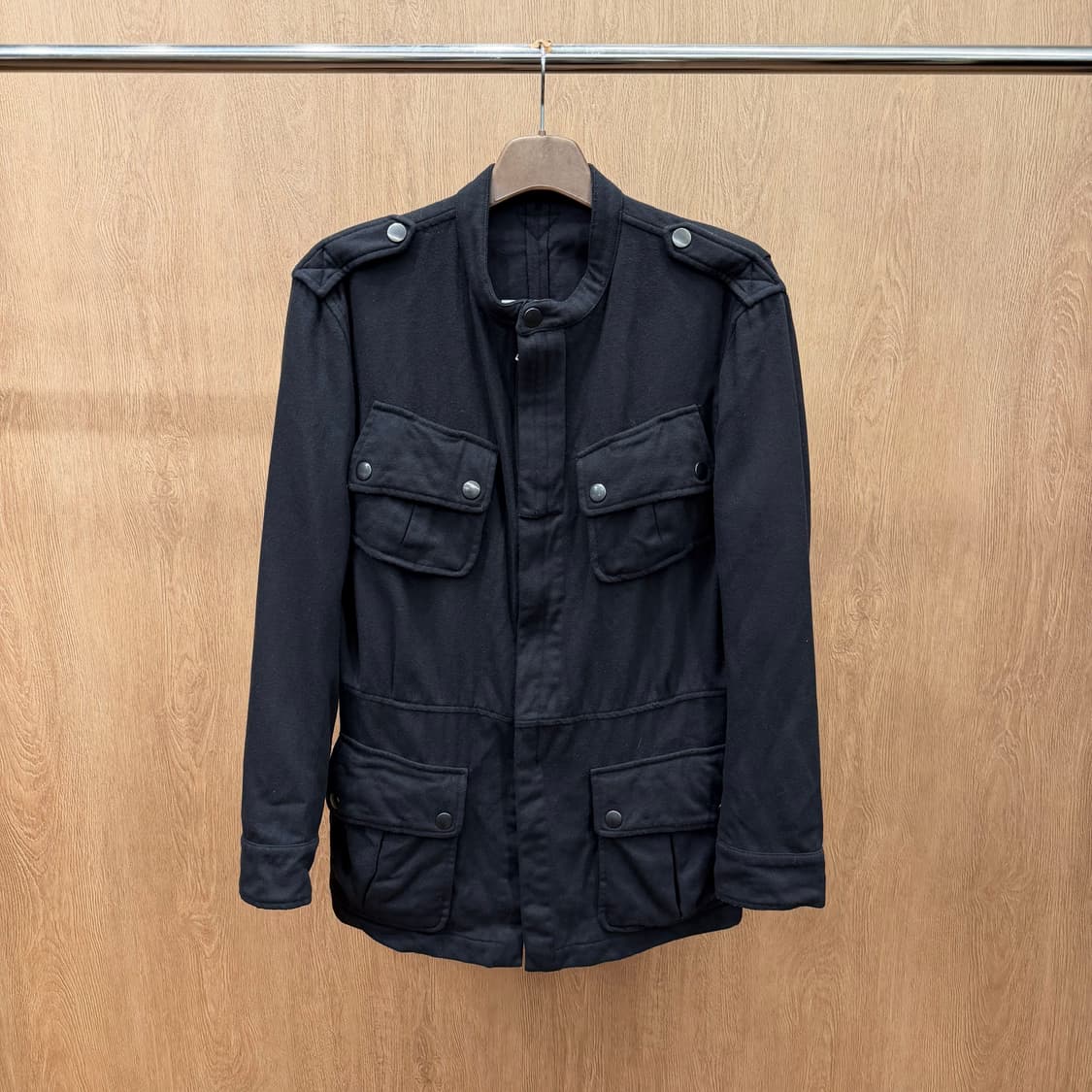 구찌 울 밀리터리 필드 자켓 스탠드 카라 어깨 에폴렛 디테일 다크 브라운 상품이미지2