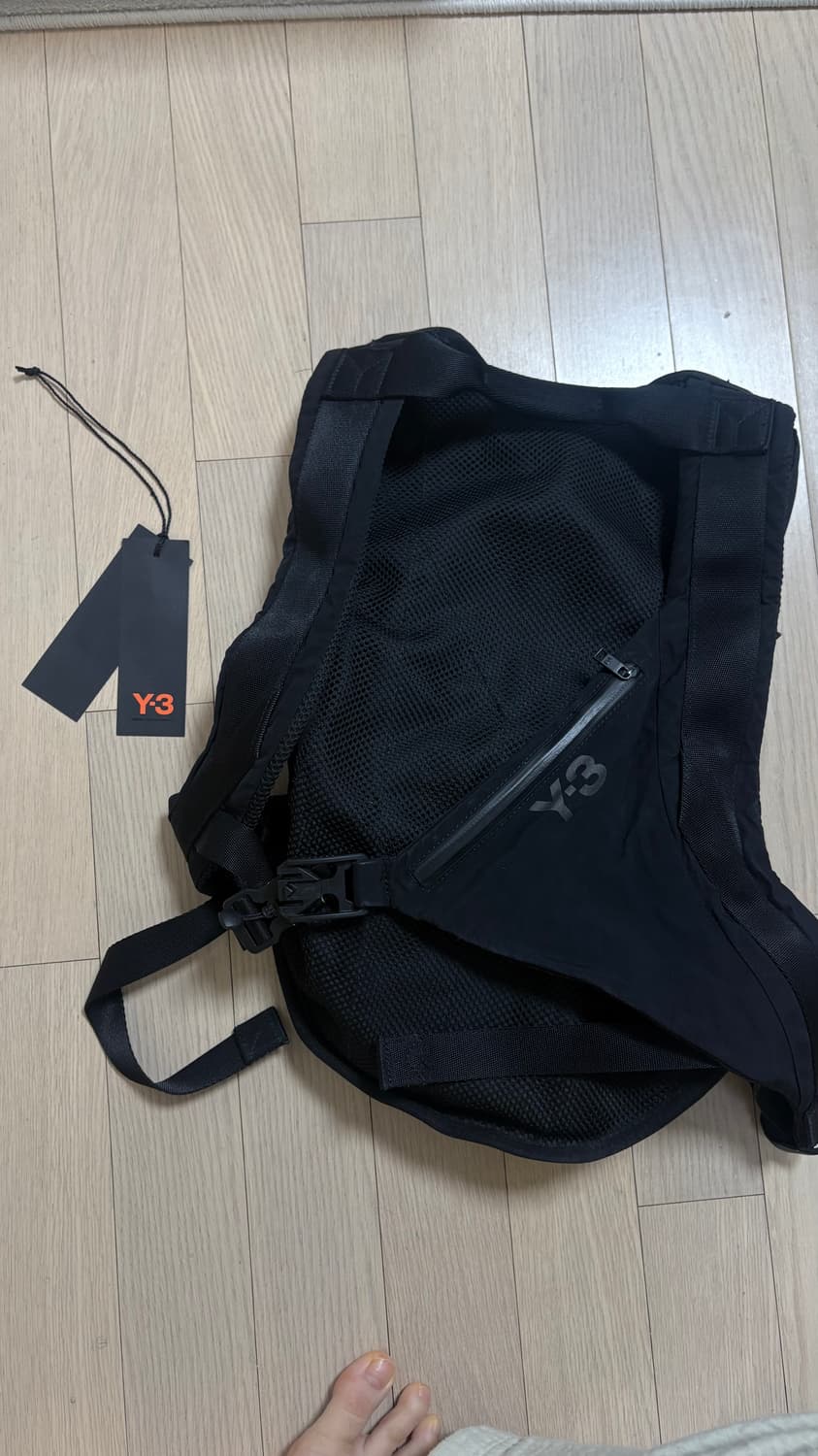 Y-3 블랙 백팩 상품이미지2