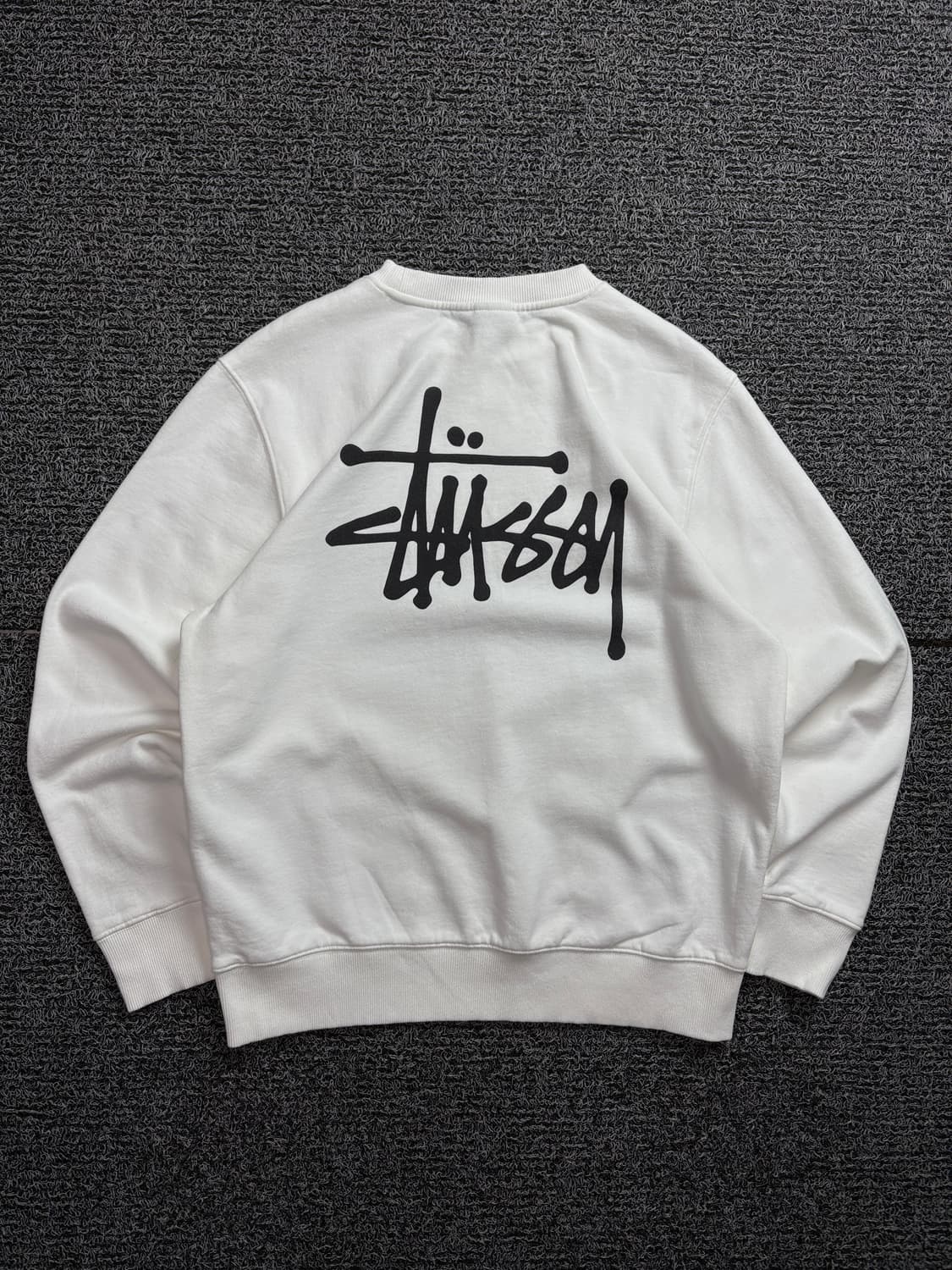 스투시 베이직 빅로고 미니멀 크루넥 스웻 셔츠 2042 상품이미지4