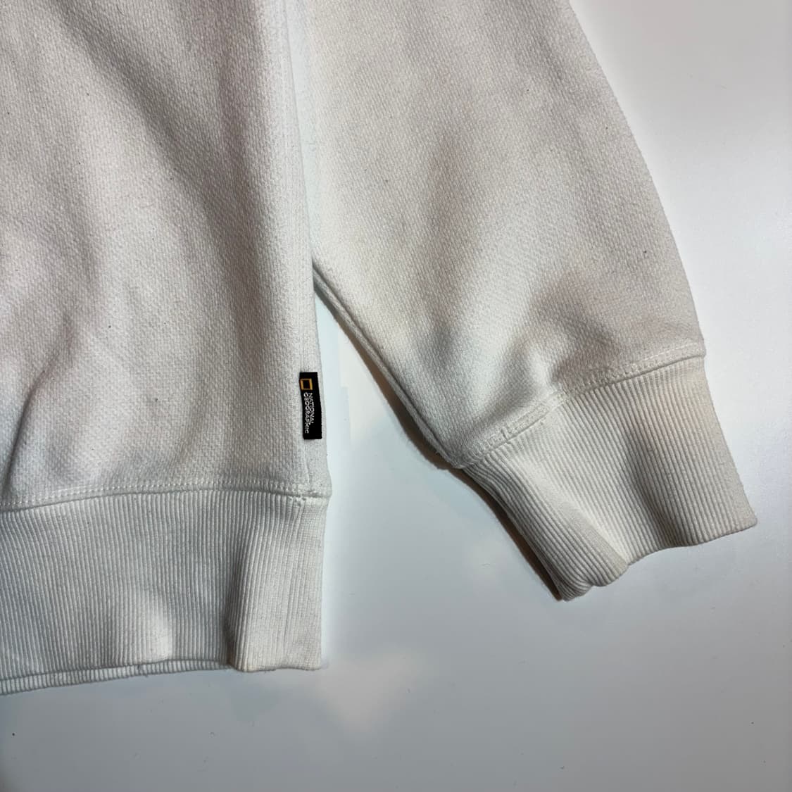 내셔널지오그래픽 로고 와펜 화이트 맨투맨 상품이미지4