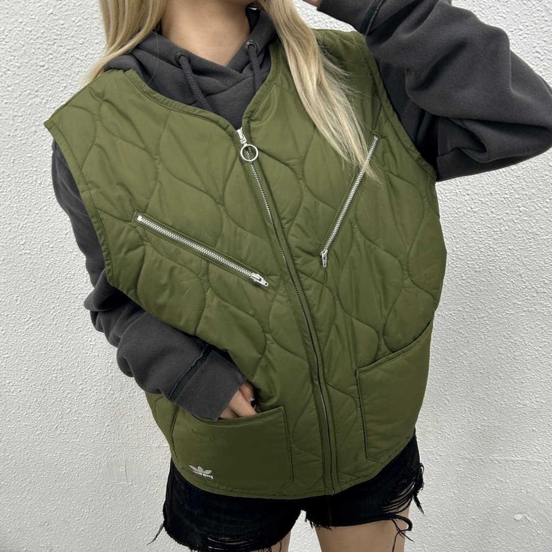 아디다스 지퍼포켓 카키 경량 베스트 L 상품이미지2