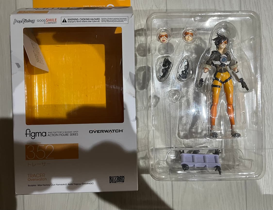 figma 트레이서 피규어 상품이미지1