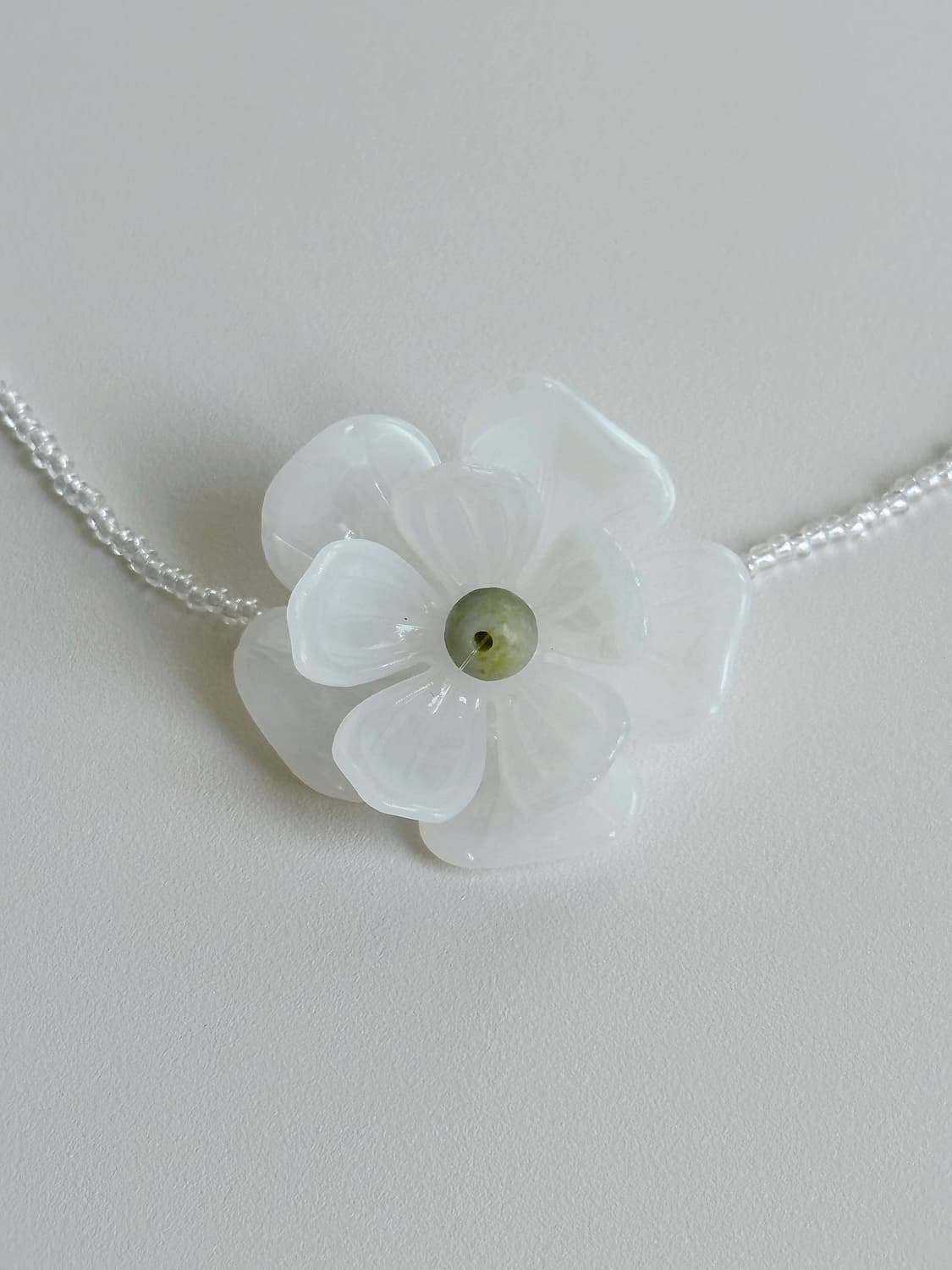 White petal bead necklace 상품이미지2