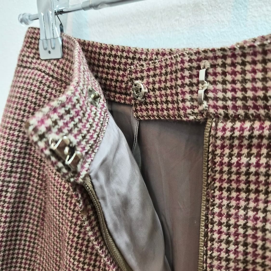 울혼방 하운드체크 플리츠 미디 레드 스커트  상품이미지8