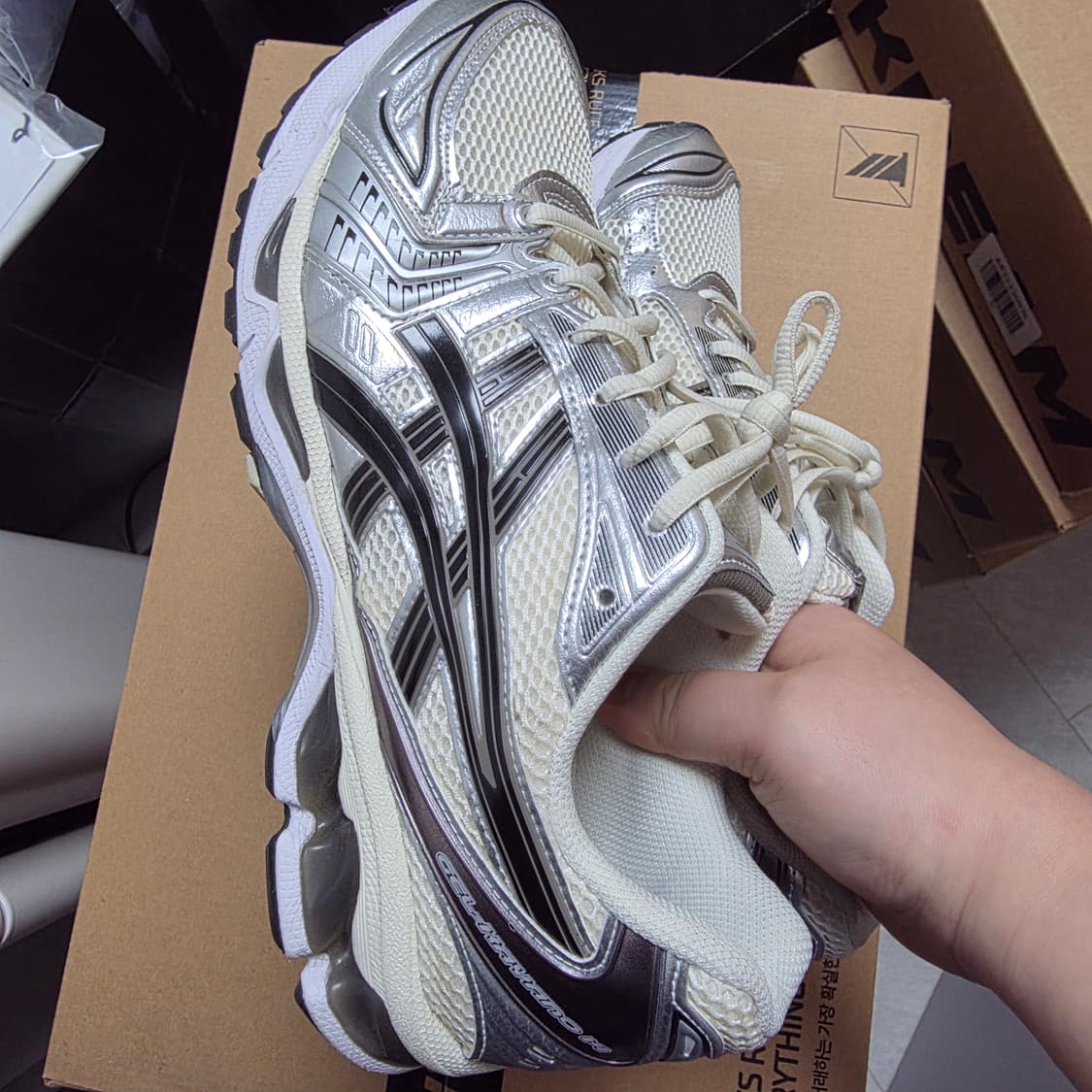 아식스 젤카야노 14 크림 블랙 285사이즈 상품이미지3