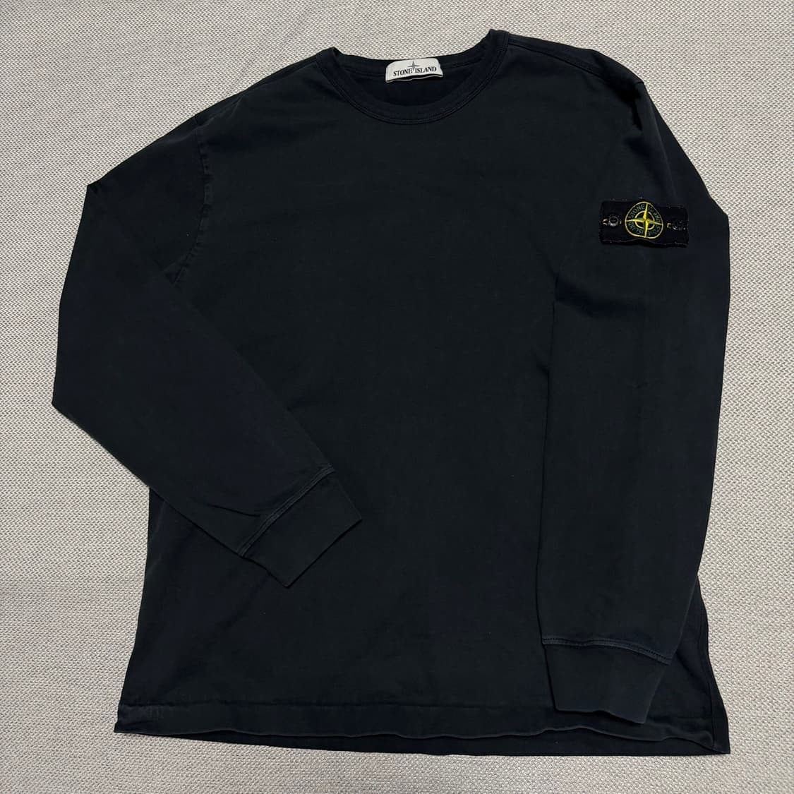 스톤아일랜드 와펜 블랙 롱슬리브 상품이미지1
