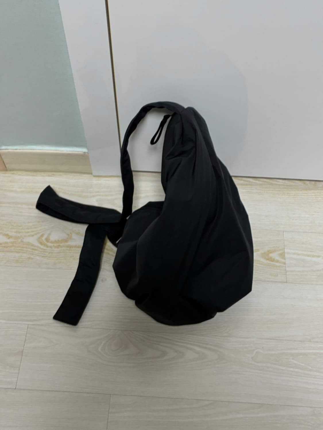 코스 미니멀 크로스백 상품이미지3