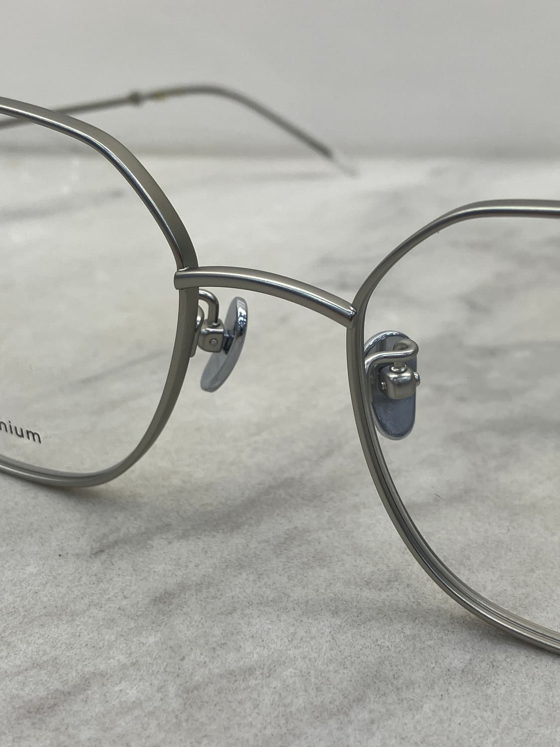 경성 京城 티타늄 올 실버 소프트 스퀘어 메탈테 안경 상품이미지5