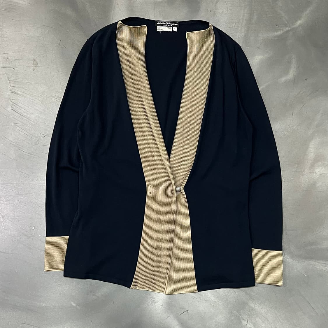  살바토레 페레가모 배색 가디건 y16336 상품이미지1