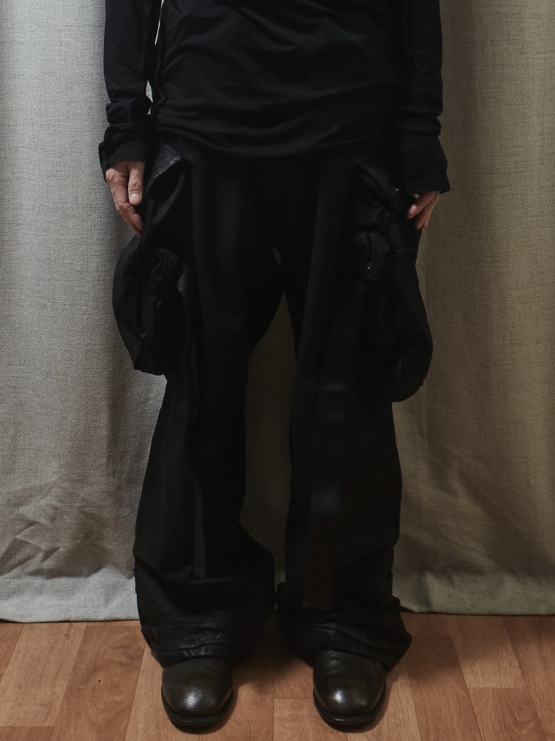 Julius 25ss 빅 포켓 가스마스크 코팅 팬츠 상품이미지8