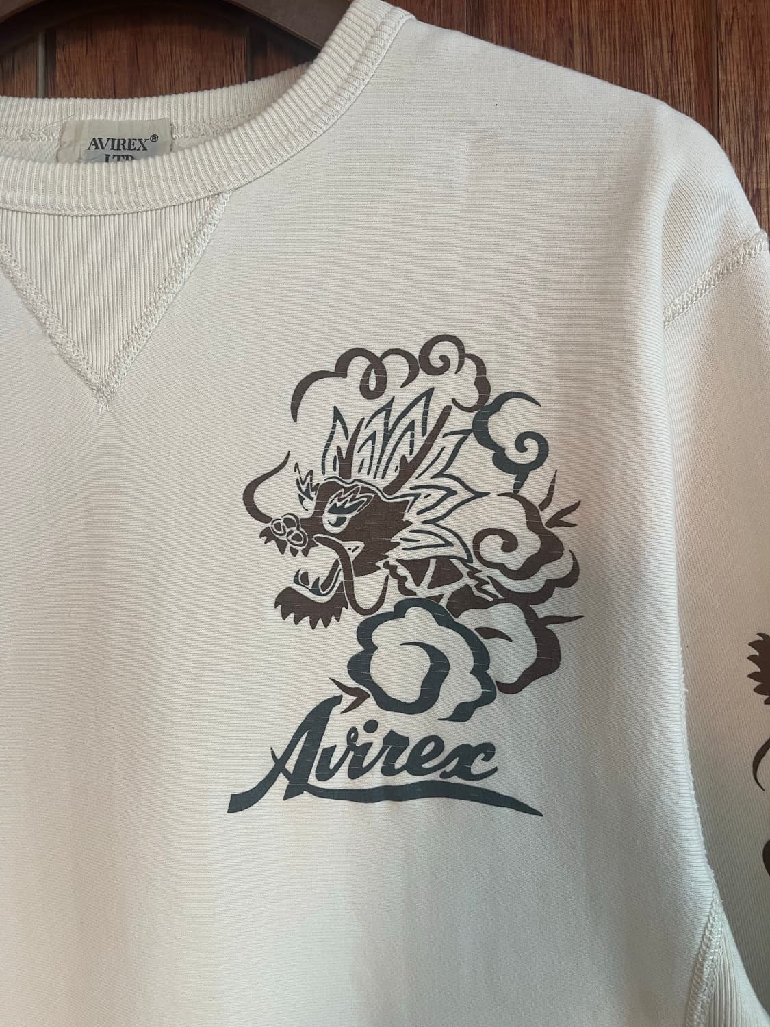 아비렉스 90's 드래곤 프린트 맨투맨 상품이미지4