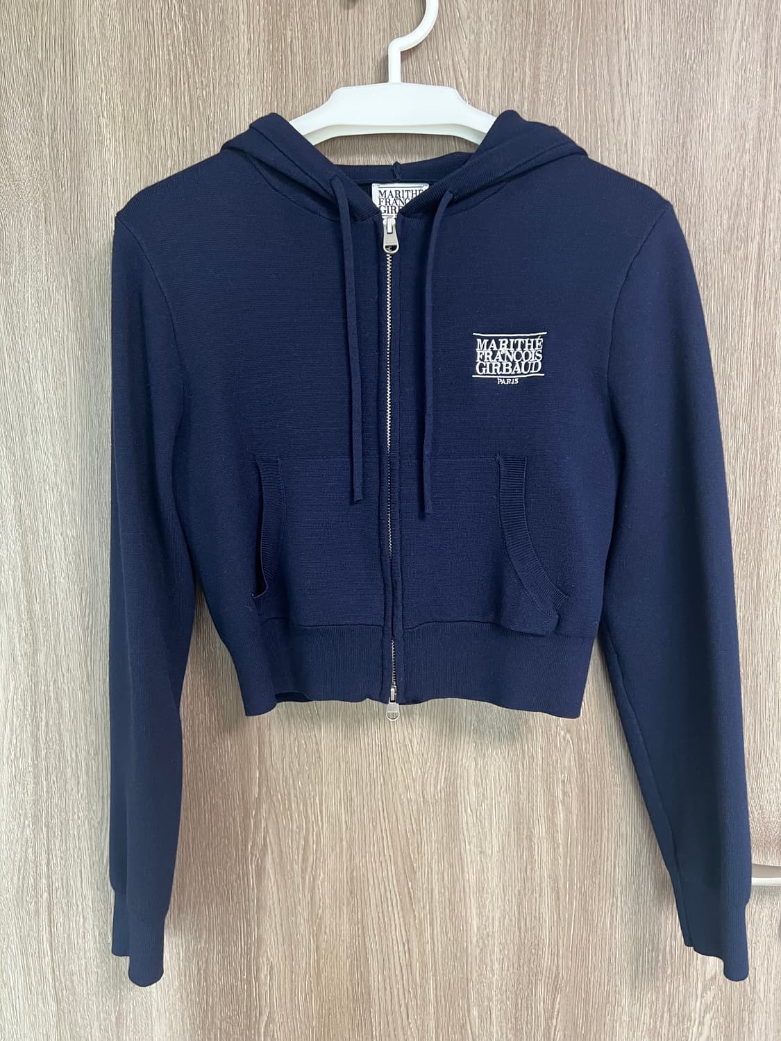 마리떼 W 클래식 로고 크롭 니트 후드집업 네이비 상품이미지3