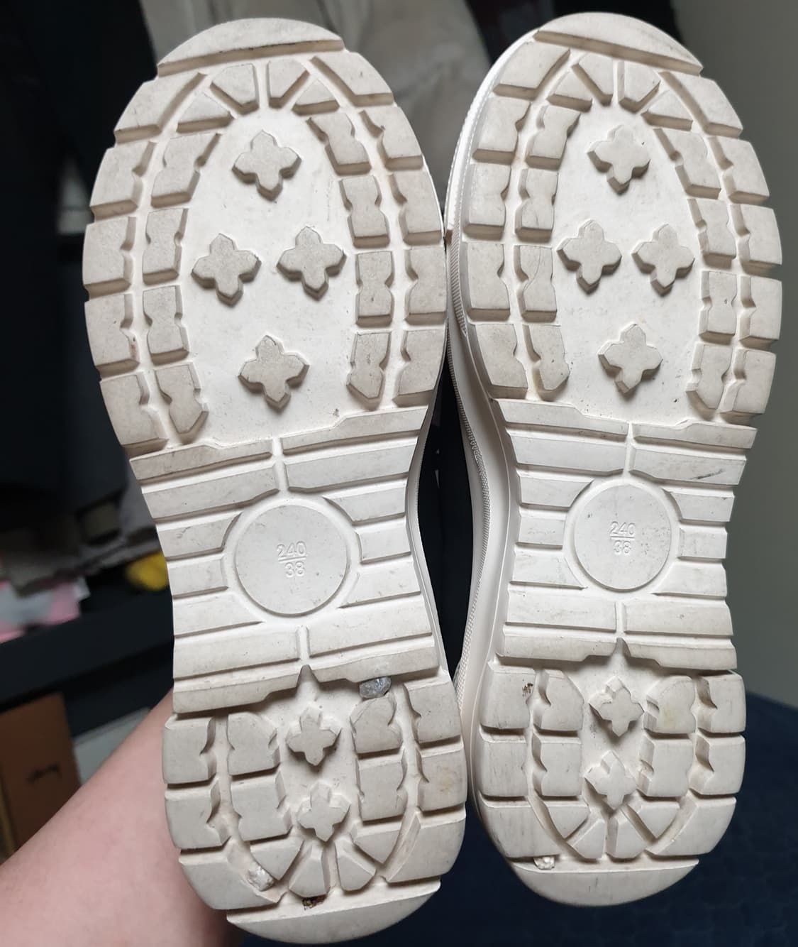 베라왕 고트누벅 슈퍼라이트 키높이 스니커즈 블랙 (240) 상품이미지6