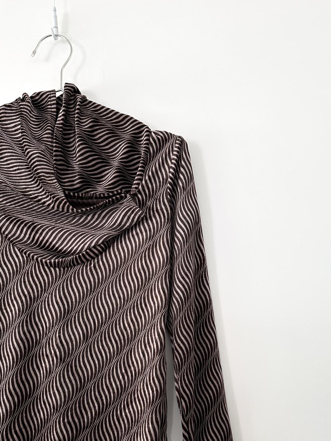 Wheel pattern multy velvet drape top 상품이미지3