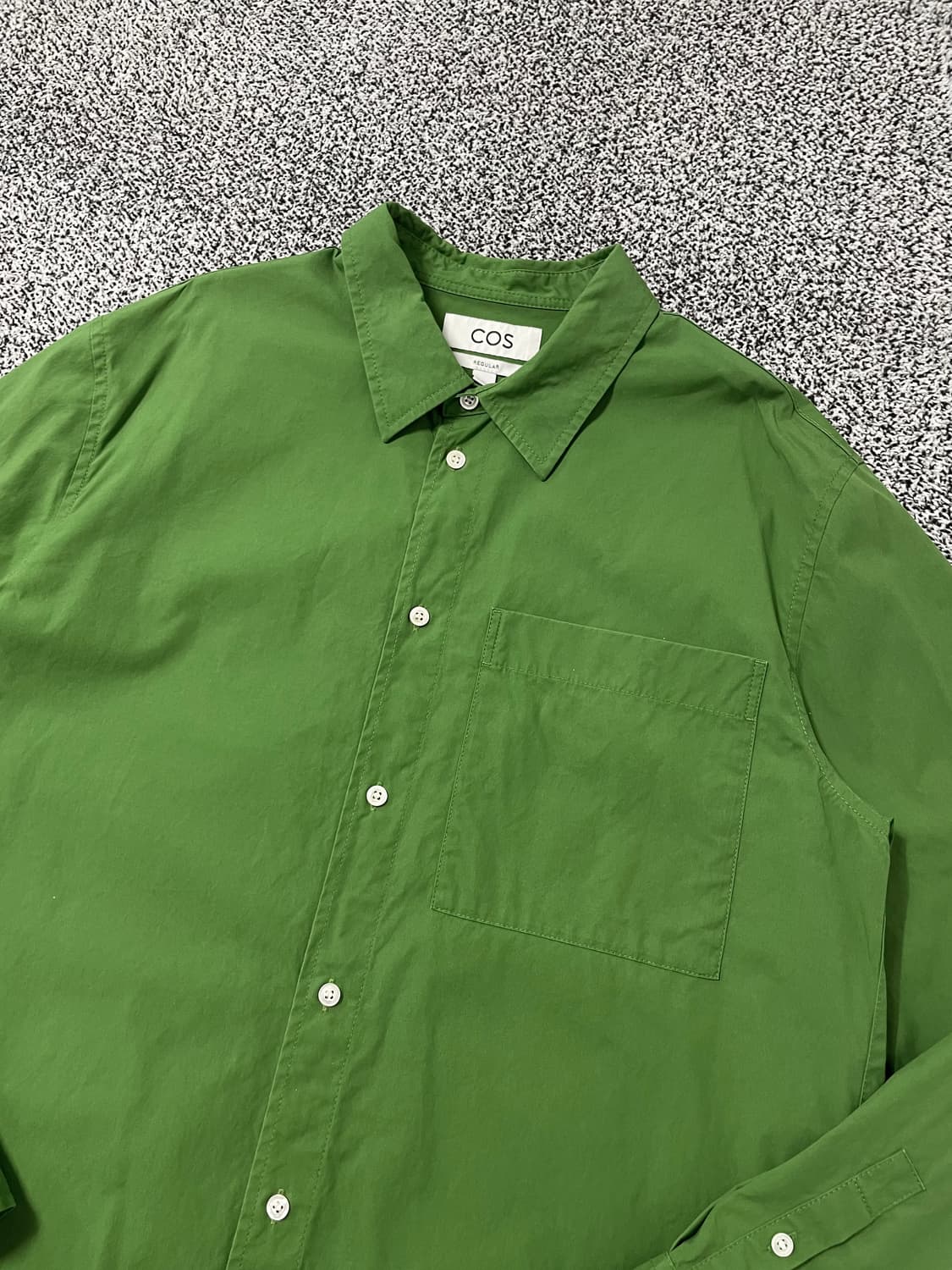 빈티지9. COS 코스 레귤러 핏 긴팔 셔츠 그린 상품이미지2