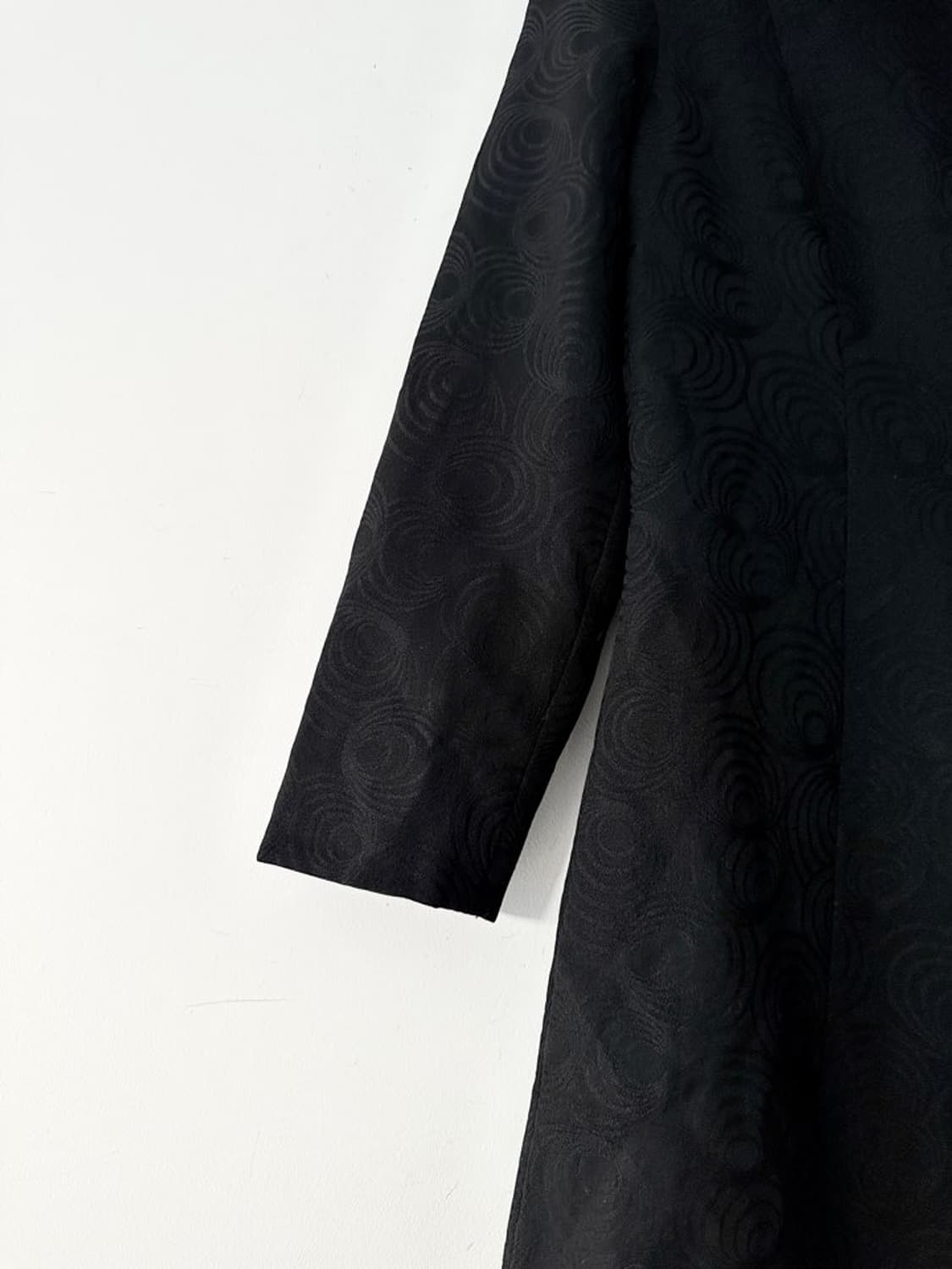 Circling pattern high neck ops / black 상품이미지4