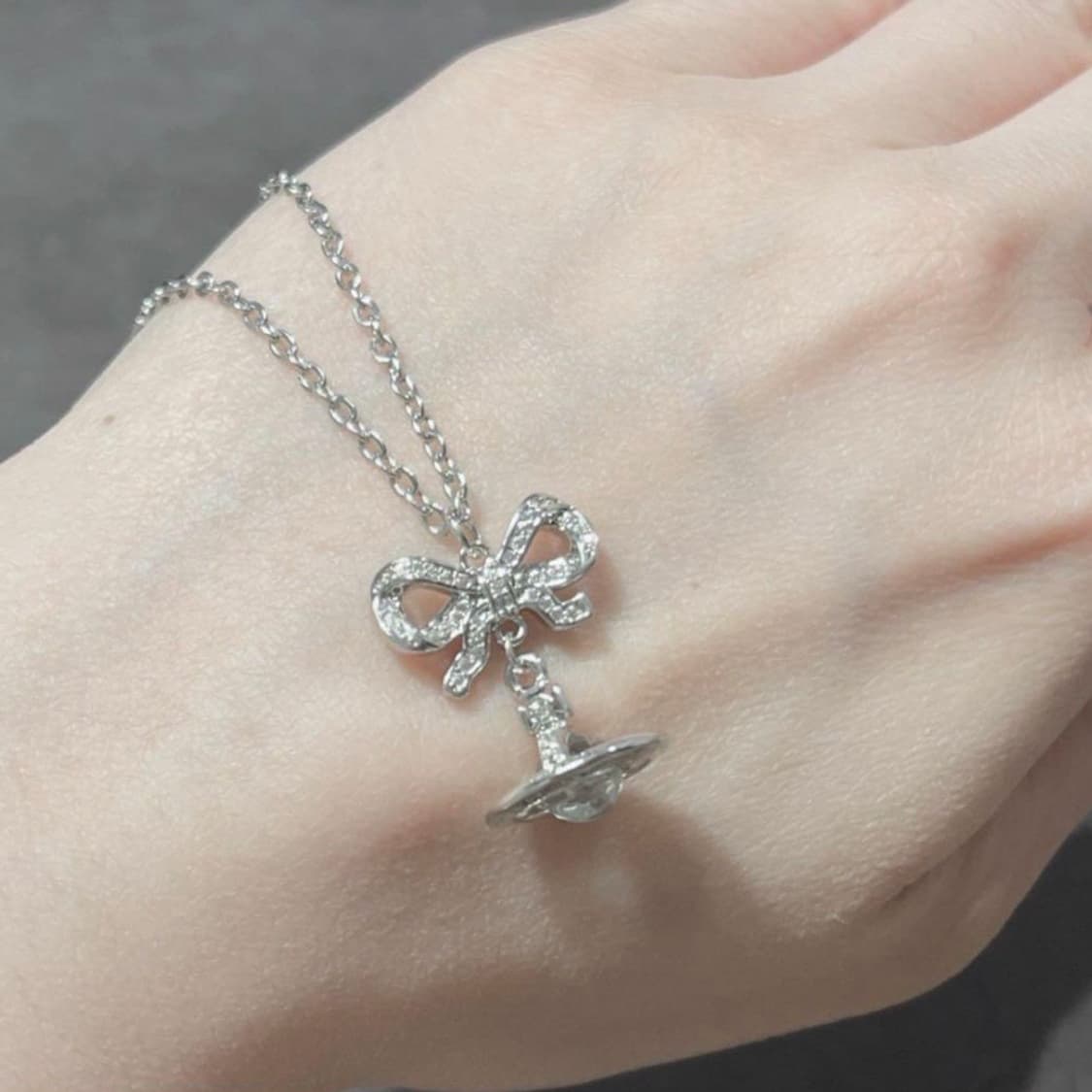 비비안웨스트우드 화이트 크리스탈 리본 3d orb팬던트 목걸이(새상품) 상품이미지5