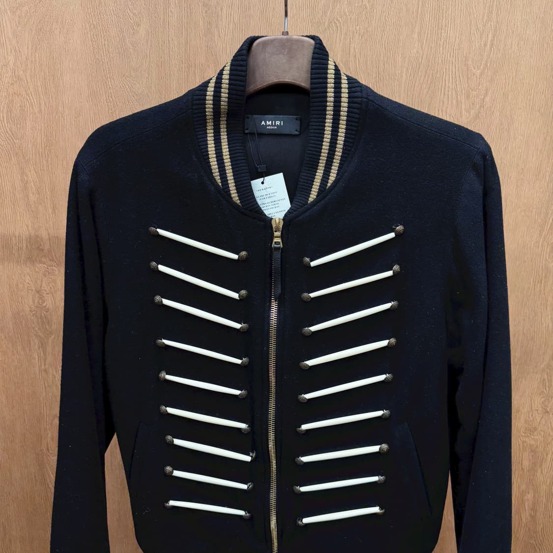 아미리 나폴레옹 자켓 브레이드 바 장식 백 레더 레터링 디테일 블랙 상품이미지4
