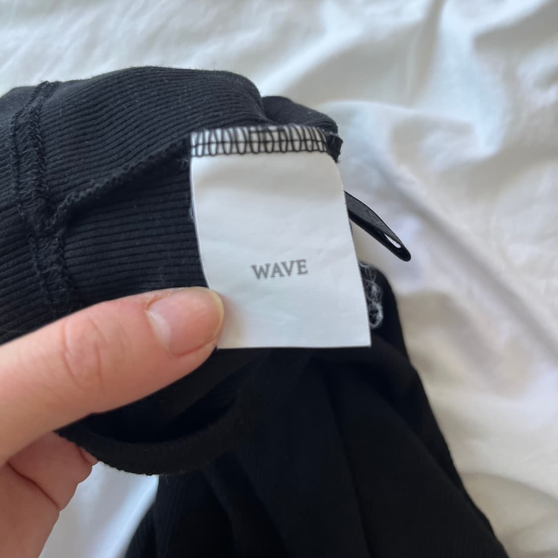 Wave 블랙 크롭 언발란스 롱슬리브  상품이미지3