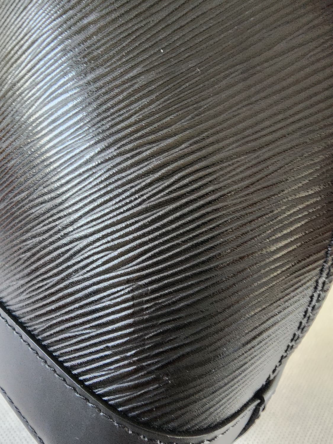 (정품)루이비통 알마 BB 에삐 블랙 백팩 상품이미지4